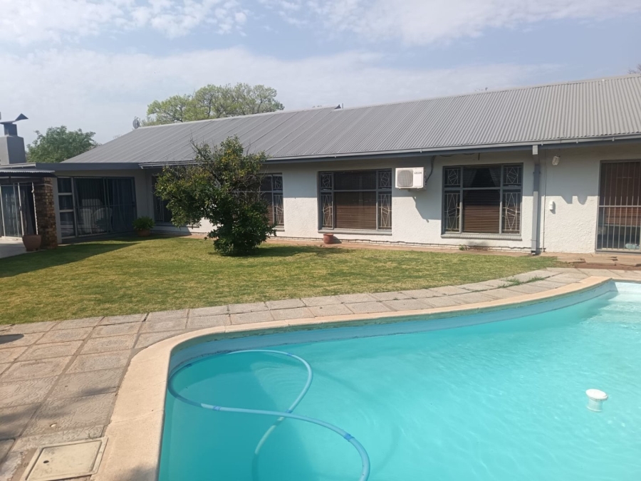 4 Bedroom Property for Sale in Carters Glen Northern Cape
